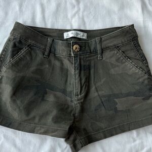 Abercrombie & Fitch Olive Camo Women's Low-Rise Shorts